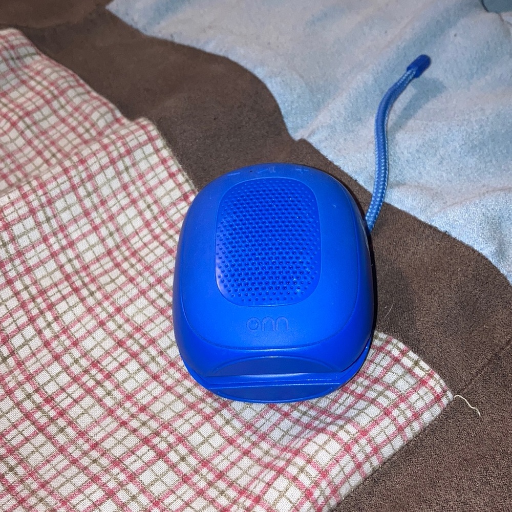 blue ONN mini speaker